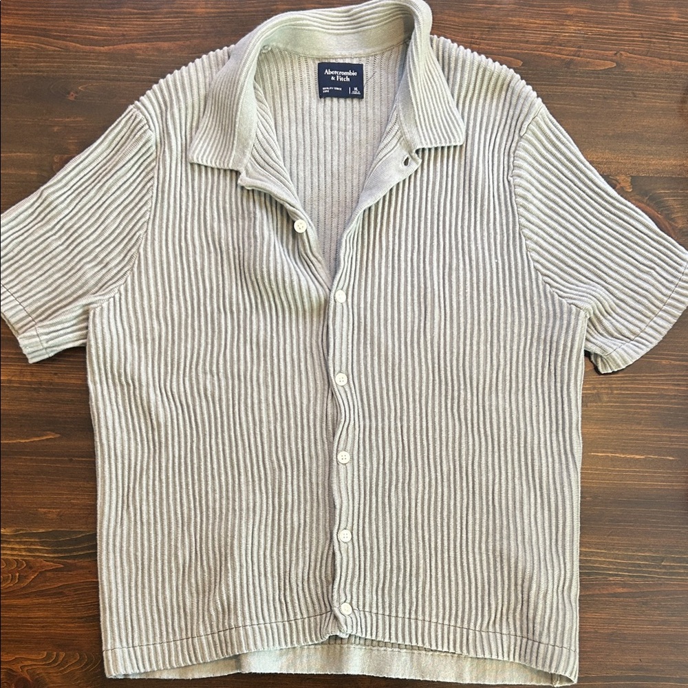 Abercrombie & Fitch Men's Gray Textured Button Down Shirt